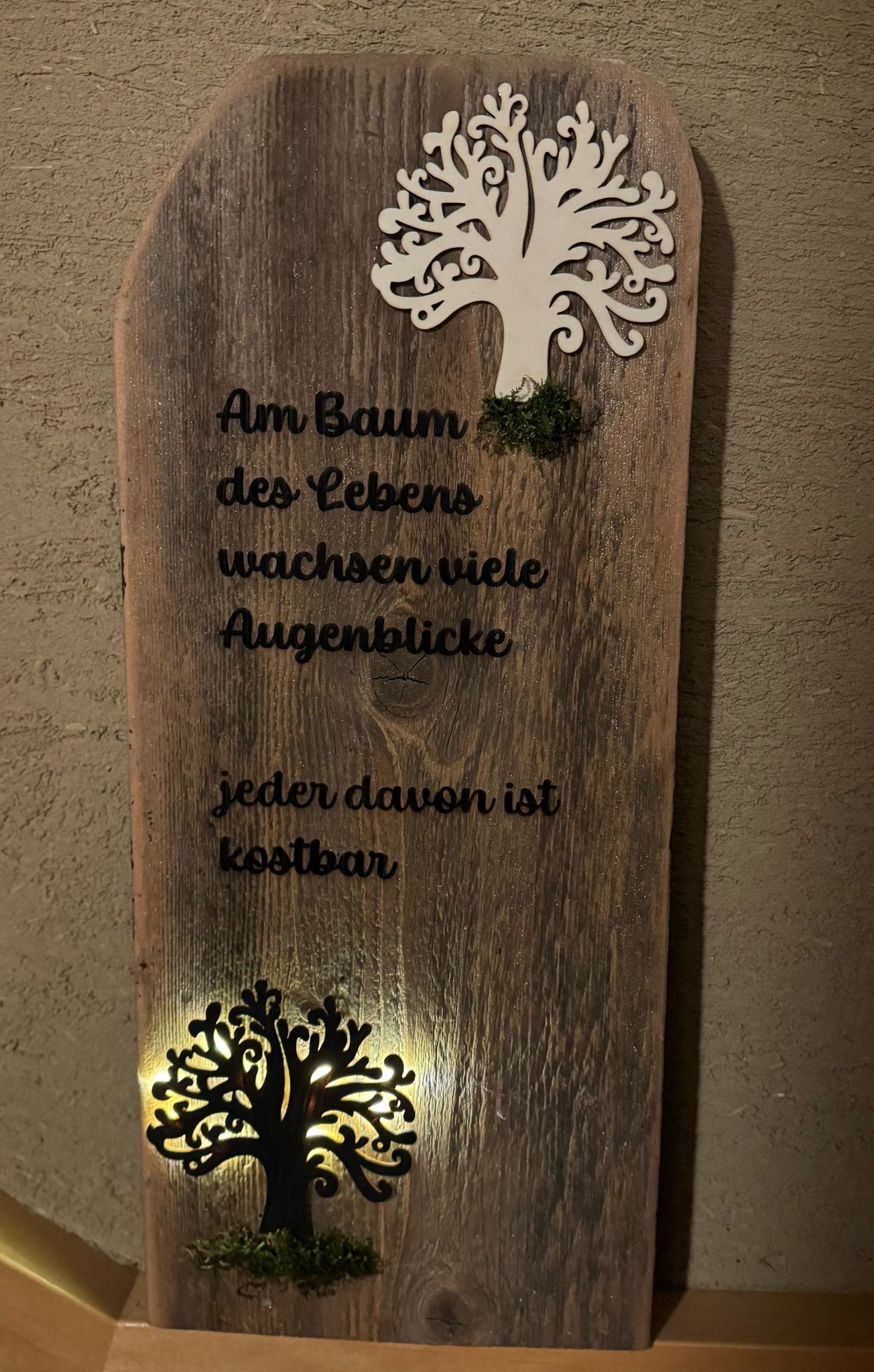 Holztafel „Baum des Lebens“ mit Beleuchtung